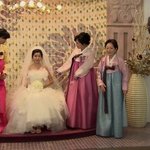 옛 연인을 떠나보내는 씁쓸한 <b>수현</b>