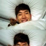 침대위에서 사진찍은 <b>2am</b> 조권, 옆에 누운건?