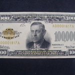 1934년도에 만들어졌다는 10만달러짜리 <b>지폐</b>를 가지고 있습니다.