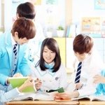 <b>미녀</b>들의 주위에는 언제나 남자들이 만쿠나!