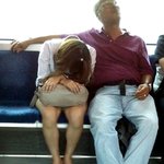 지하철에서 혼자 주무시면 안되요!!