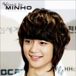 웃는게 꼭 강아지 닮았어!! 샤이니 <b>민호</b> 직찍ㅋㅋ