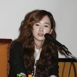 피부미인 메이비, 발광하는 뽀얀 <b>살결</b>