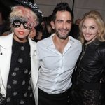 마돈나 옆 레이디 가가, <b>대담</b>한 포즈로 찰칵ㅋㅋㅋ