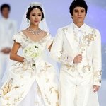 <b>앙드레</b>김 패션쇼 선 김용준-황정음, 많이 떴네