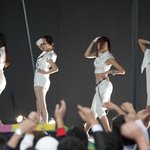 허벅지<b>미인</b> 대결! 유이vs손가인, 비교해보니...