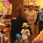 과자 한봉지 <b>득템</b>한 샤일로, 떡실신할듯ㅎㅎ