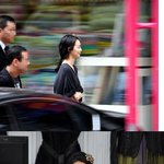 신민아 팬사인회 사진들, 아이<b>컨</b><b>텍</b> 떡실신ㄷㄷ
