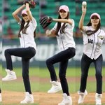 두산vs<b>롯데</b> 2차전 시구한 한채영, 국보급 몸매