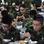 치킨 <b>한조각</b>에 집중하는 성시경, 인간적이다ㅋ