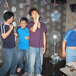 충격!!!!!!유재석 클럽에서 친구들이랑 방잡고 ...노는사진