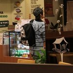 까페에 둘이 나타난 <b>엠버</b>, 현아! 다정해보여~