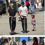 나란히 퀵<b>보드</b> 타는 휴 잭맨 가족, 재밌다ㅋㅋ