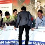 기자회견장에서 직접 <b>책상</b> 치우는 장동건, 세상에