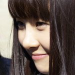 잡티와 <b>수염</b>까지 보이는 여자연예인 초근접사진