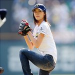 소녀시대 "윤아" 야구 섹시한 시구????꺄아~~ 아닌 샤<b>방시</b>구
