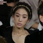 멍 때리고 있다가 <b>깜놀</b>한 려원, 본인도 웃긴듯