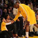 농구장 나들이 나온 <b>베컴</b>가족, 빅토리아 신상 머리