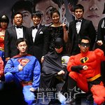헐리웃 히어로들이 영화 제작보고회에 나타났다?