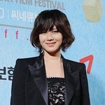 단발머리로 변신한 손예진, 훨씬 어려보여