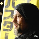 일본 <b>방문</b>한 브래드 피트, 수염 묶었네