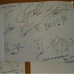 니콜어머님 <b>라면집</b>에 걸려있는 소녀시대 사인