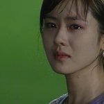 눈물 맺힌 연기중인 그녀들...그런데...