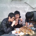 지하철역 근처에서 <b>통닭</b>을 사먹었습니다..