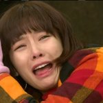 황정음! 손에낀 장갑까지 인터넷 뉴스에 나오다니!