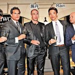 비의 <b>따끈</b>한 공항 사진, 걷기만해도 섹시해ㅠ