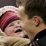 사망한 <b>독일</b> 골키퍼, 생전 딸과 함께...