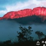 아찔한 1000미터 높이의 계곡과 <b>폭포</b> ㄷㄷㄷㄷ