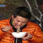 요즘뜨고있는 조빈~옷도 튀네요~!!