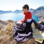 백두산에서 <b>한복</b>입고 사진찍은 손예진