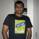 한국인과 외국인 사이에있는 <b>울타리</b>