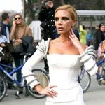 킬힐에 <b>변형</b>된 빅토리아 베컴의 발