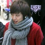 곧 레전드가 될 '<b>미남</b>' 정용화 공항사진!