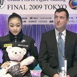 그랑프리 대회 '김연아 곰돌이' 화제!