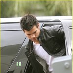 뉴문 테일러 로트너, 공항에서 찍힌 사진