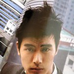 이사람 정체가 뭔가요