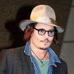 일본 기자회견 간 <b>조니</b>뎁