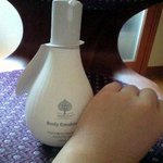 촉촉함이 좋은 바디<b>로션</b> 메이브리즈 바디에멀전