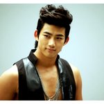 <b>2pm</b> 멤버 '찬성,닉쿤'이 준비한 '택연' 생일 선물