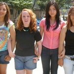 외국인들 옆, <b>우월</b>한 비율 인증한 신세경