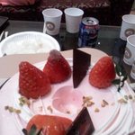 파<b>xxx</b>트 곰팡이가 예쁘게 핀 케익