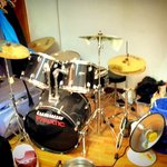 남자친구가 기숙사방에 <b>드럼</b>을 들여놨어요!!!(사진有)