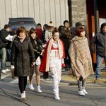 광고 촬영 중인 <b>2ne1</b>..니들이 고생이 많구나..