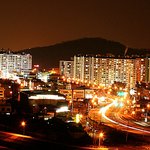 <b>어둠</b>이 살려 주는 화려함...