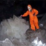 지하 300m에서 발견된 크리스탈