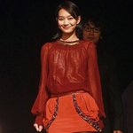 <b>환상</b>의몸매 신민아&amp;미란다커 너무나도 비슷해 심지어 화보느낌도.....
